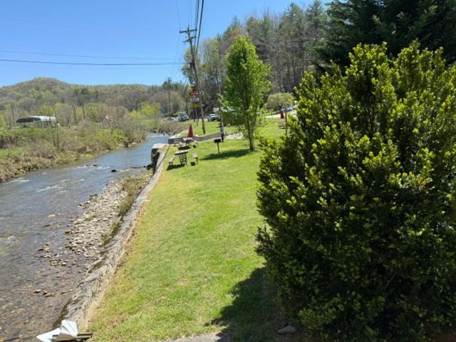 Qualla Cabins And Motel Cherokee Near Casino Whittier Exterior foto